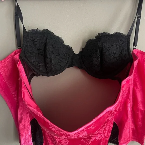 Fredericks of Hollywood Lace Corset Bustier. - Picture 8 of 9